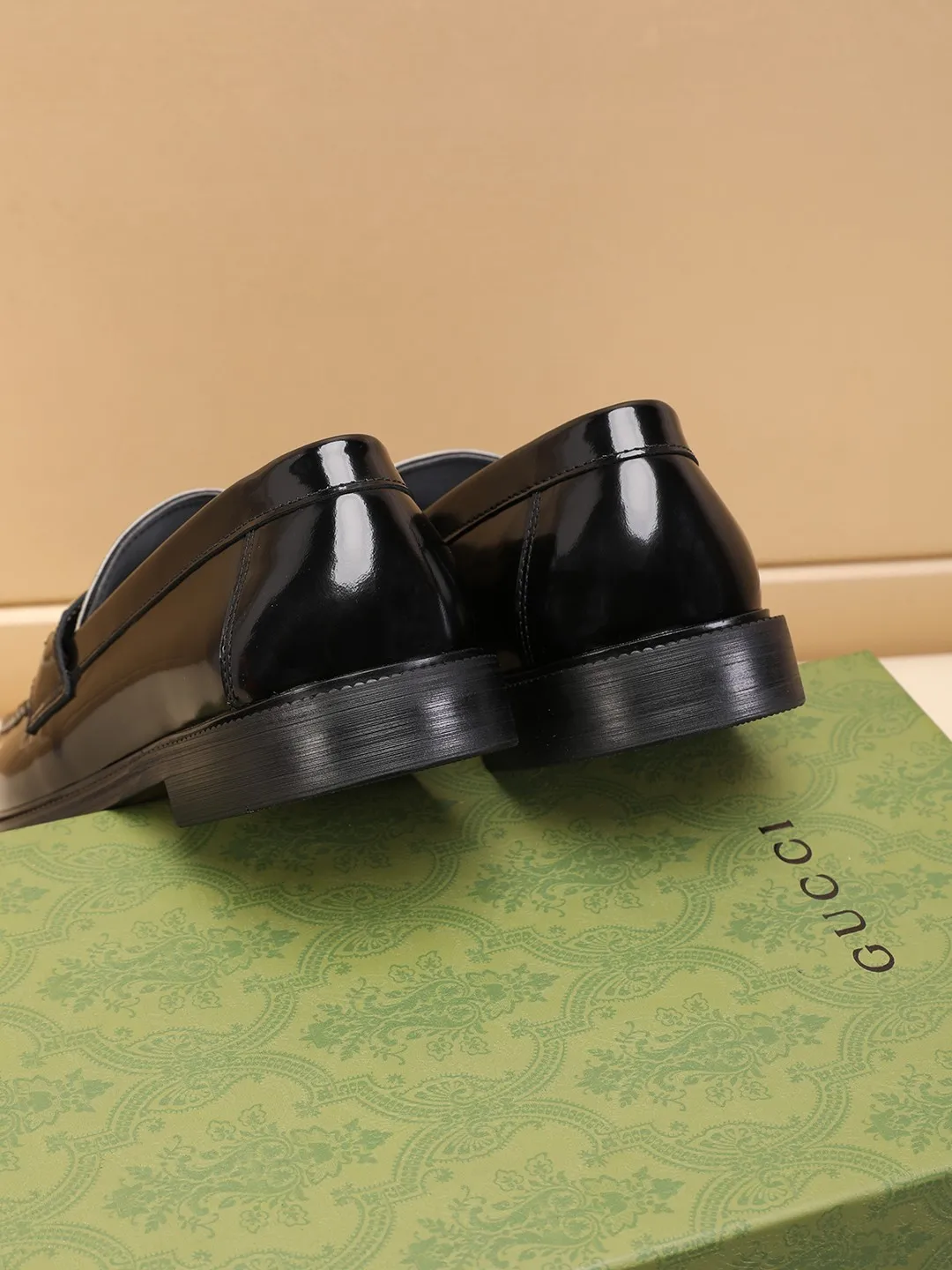 Men's shoes 250 🆘【GUCCI】Gucci ·🐂里· Hot-selling beanie shoes, top brand luxury, top quality, latest fashion beanie shoes. The upper is made of original first-layer cowhide. (Full first-layer water-dyed 🐂 leather and lining). The original stylish and stylish soft rubber wear-resistant and non-slip outsole is light and comfortable on the foot, available in optional colors! Matching code: 39-44 (customized at 39.45.46)